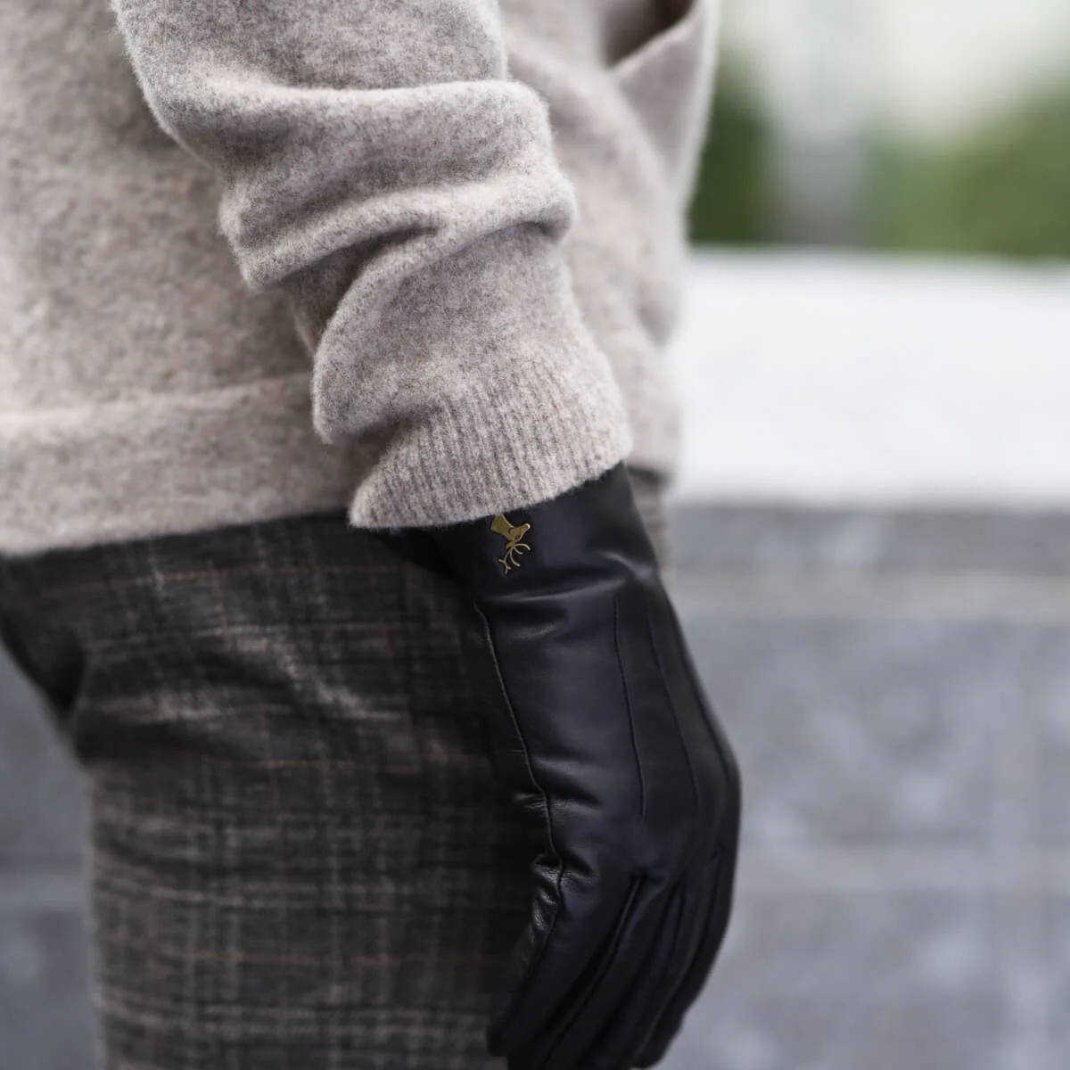 Al Capone (black) – Sheepskin leather gloves with luxurious faux fur lining & touchscreen feature - Image 8