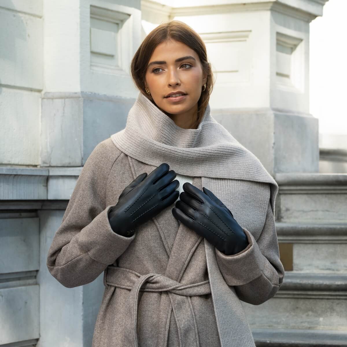 Alessandra (black) - Goatskin leather gloves with lambswool lining & touchscreen feature - Image 11