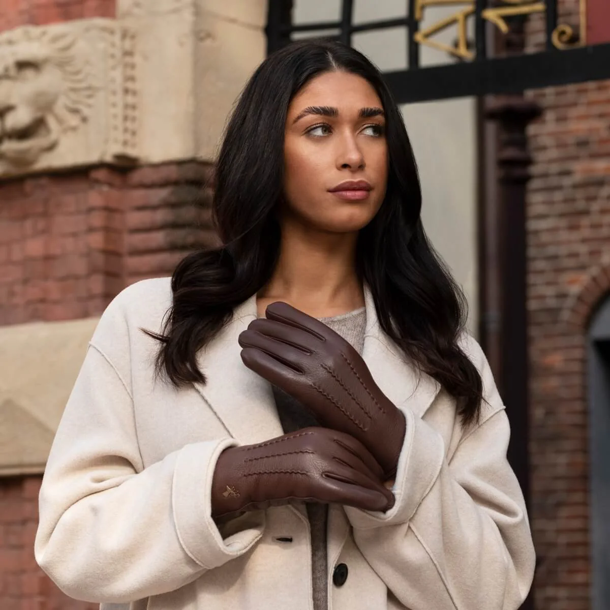 Alessandra (brown) - Goatskin leather gloves with lambswool lining & touchscreen feature - Image 10