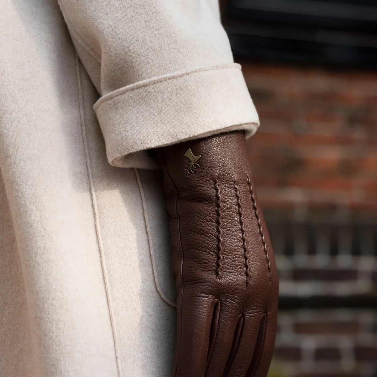 Alessandra (brown) - Goatskin leather gloves with lambswool lining & touchscreen feature - Image 7