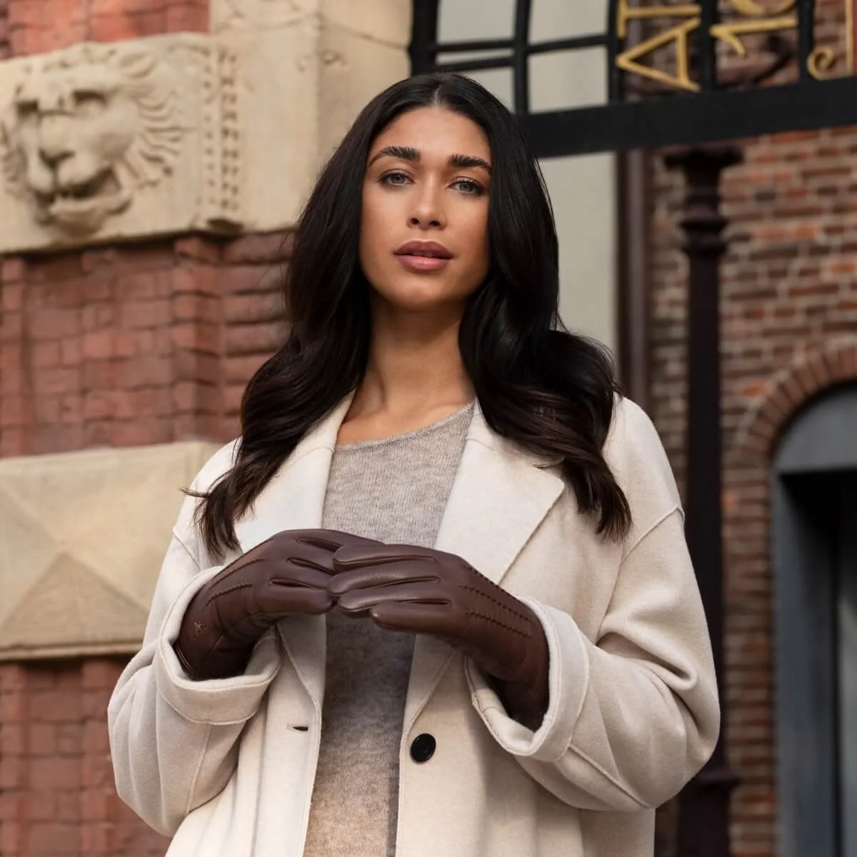 Alessandra (brown) - Goatskin leather gloves with lambswool lining & touchscreen feature - Image 8