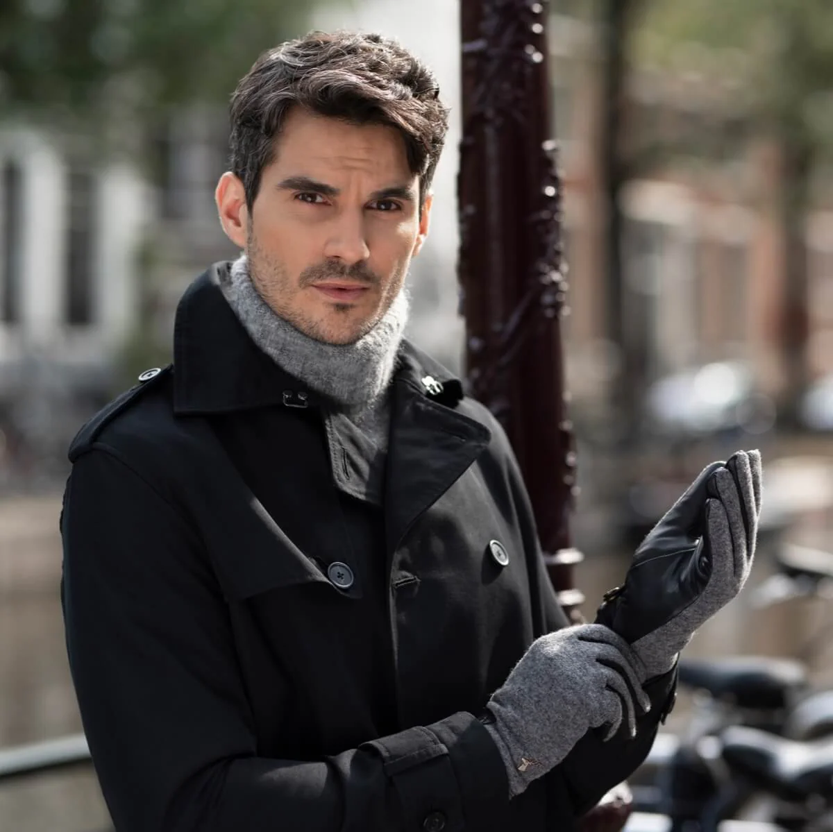 Brody (grey) – Sheepskin leather gloves with warm fleece lining & touchscreen feature - Image 8