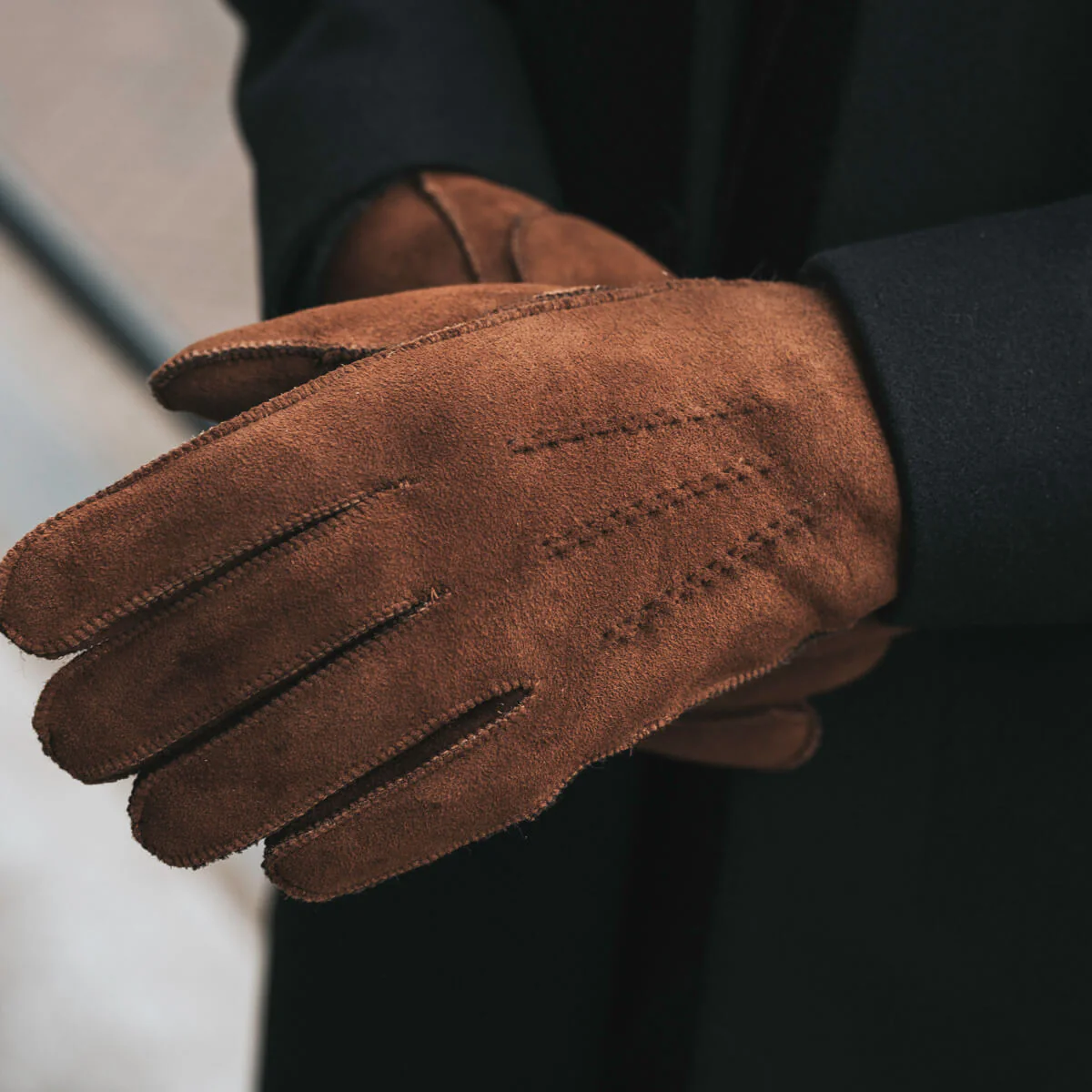 Clooney (brown) - Suede leather gloves with luxurious sheep fur lining - Image 6