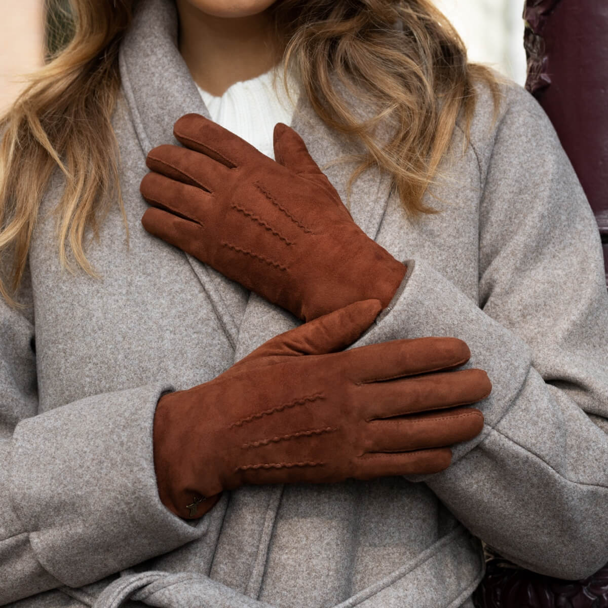 Elizabeth (brown) - Suede leather gloves with warm faux fur lining - Image 9