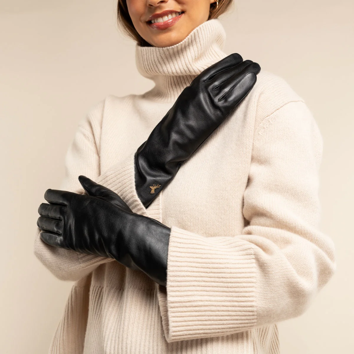 Emma (black) - Extra-long sheepskin leather gloves with luxurious cashmere lining & touchscreen feature - Image 13