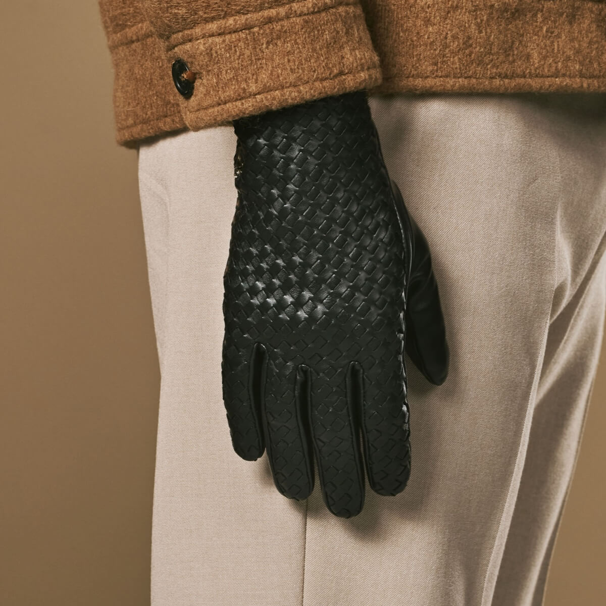 Frederick (black) - Basketweave pattern gloves with wool lining and touchscreen feature - Image 6