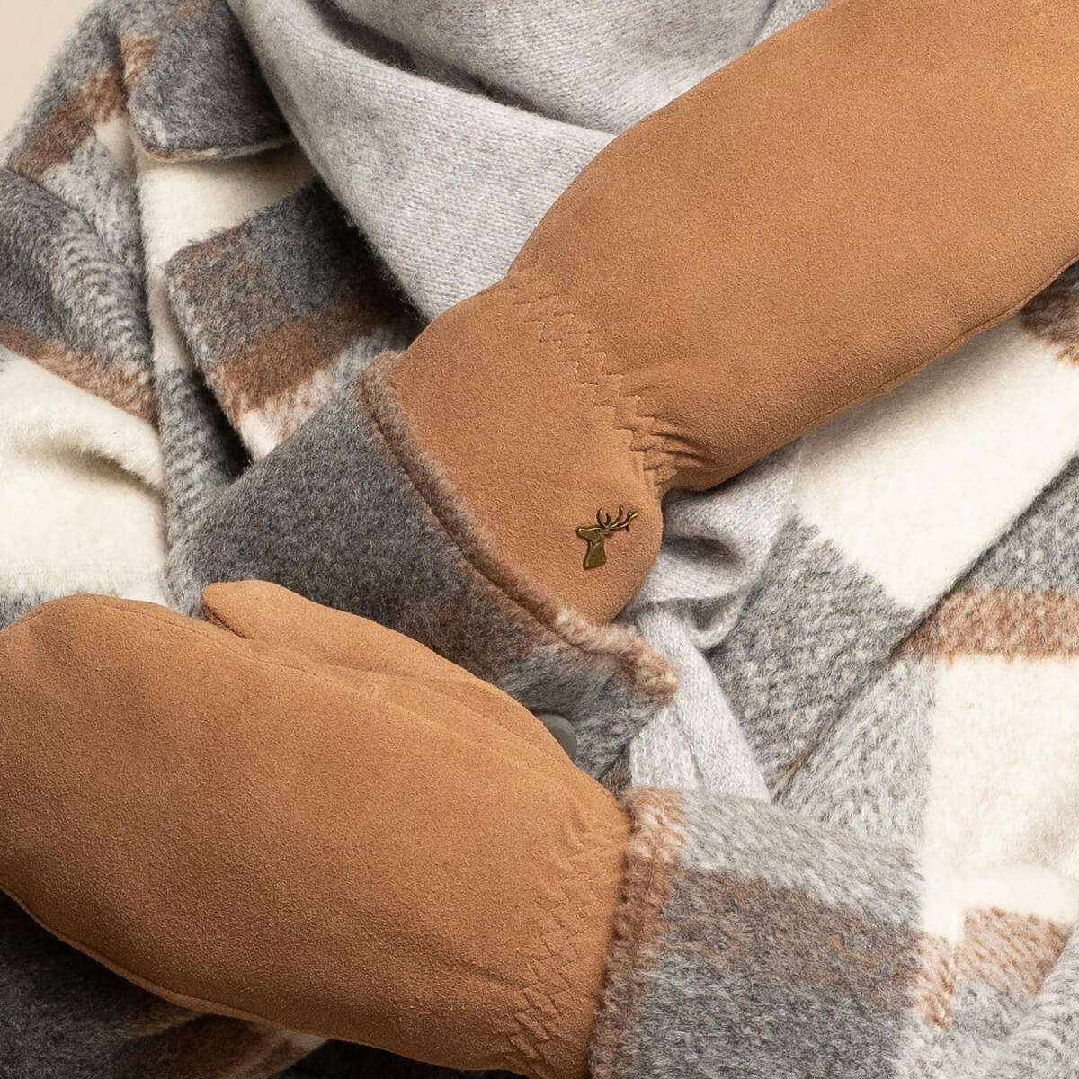 Hailey (camel) - Suede goatskin mittens with luxurious sheep fur lining - Image 10
