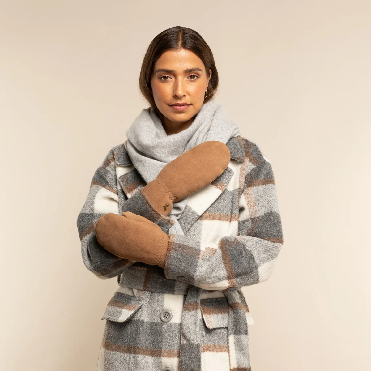 Hailey (camel) - Suede goatskin mittens with luxurious sheep fur lining - Image 6