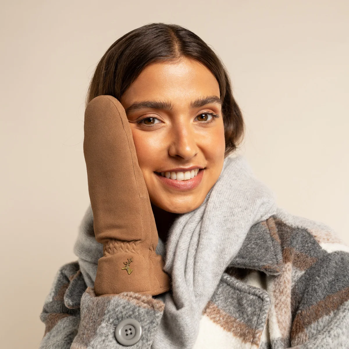 Hailey (camel) - Suede goatskin mittens with luxurious sheep fur lining - Image 8