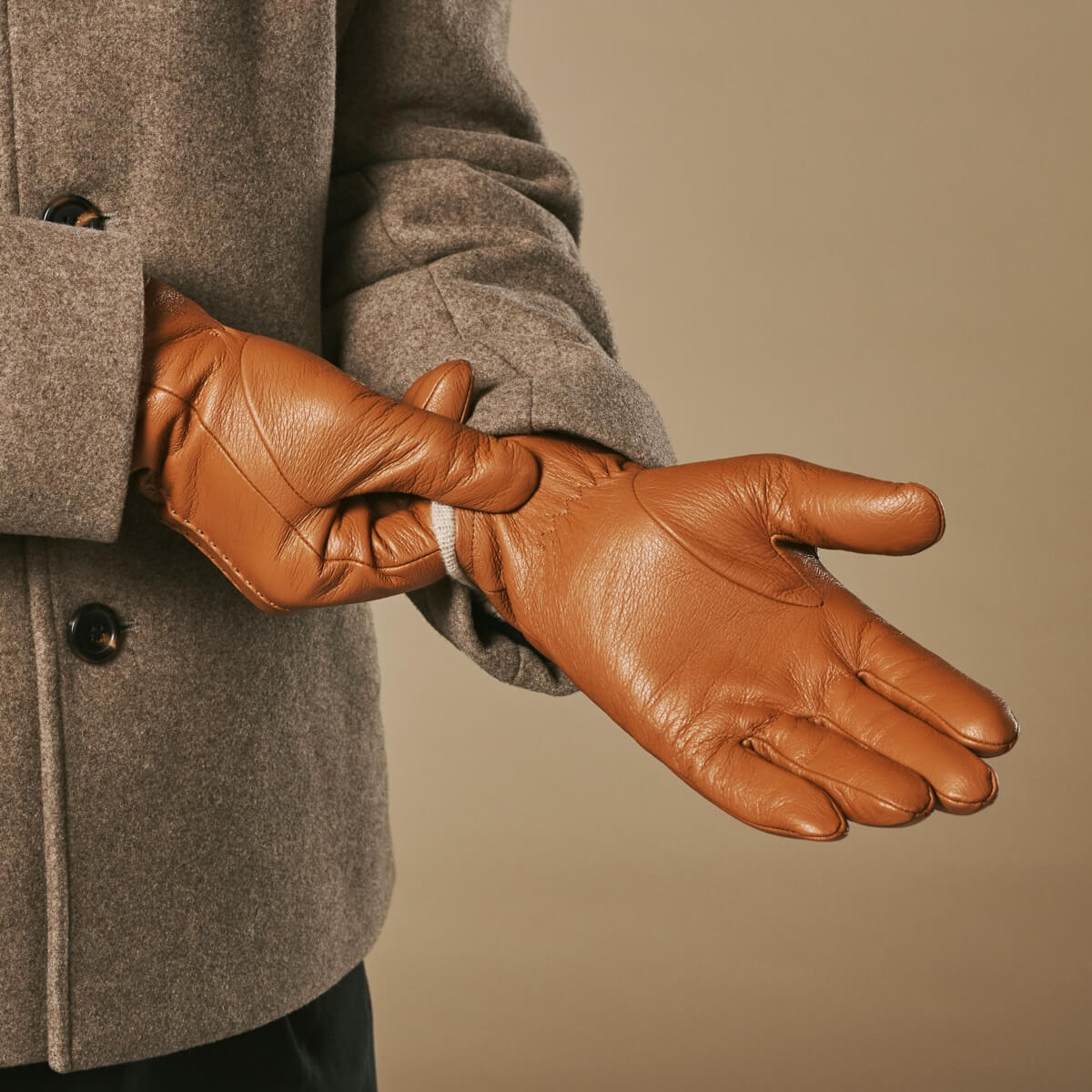 Harvey (cognac) - Goatskin leather gloves with luxurious wool lining & touchscreen feature - Image 10