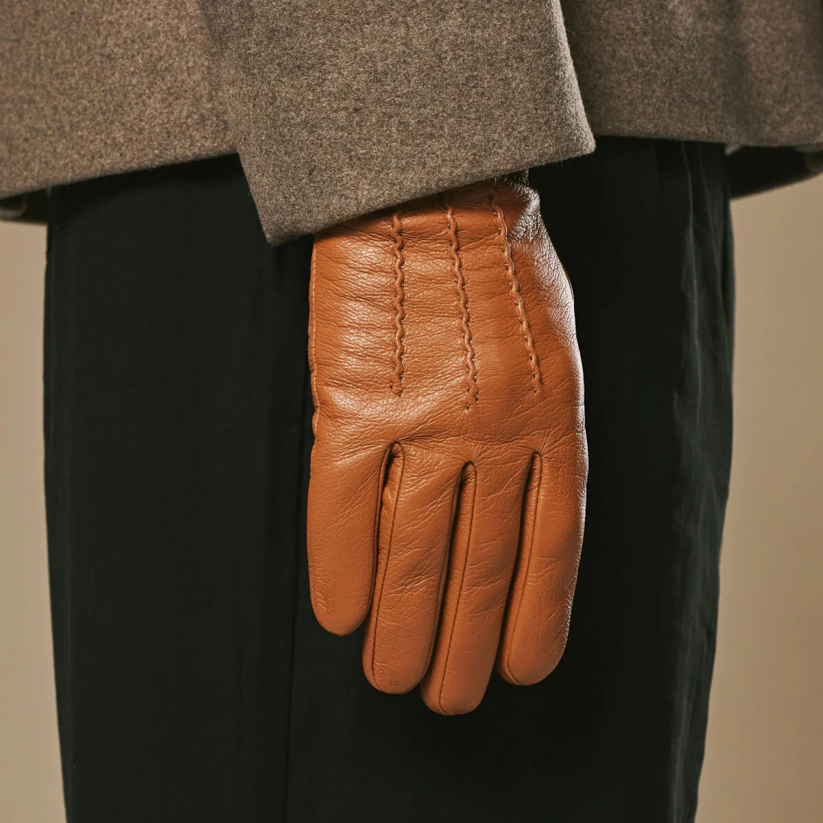 Harvey (cognac) - Goatskin leather gloves with luxurious wool lining & touchscreen feature - Image 6