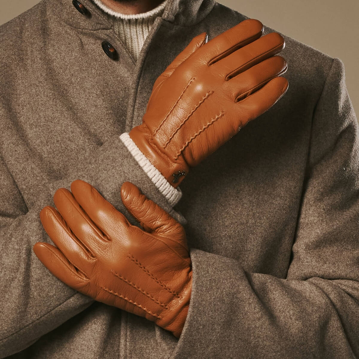 Harvey (cognac) - Goatskin leather gloves with luxurious wool lining & touchscreen feature - Image 7