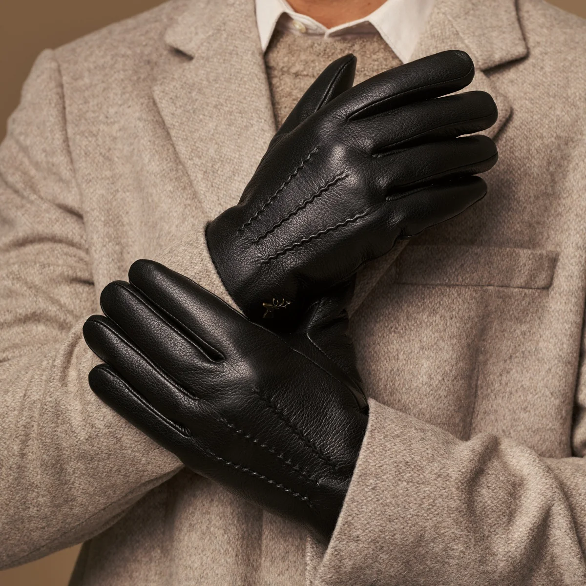Hunter (black) – Goatskin leather gloves with lambswool lining & touchscreen feature - Image 10