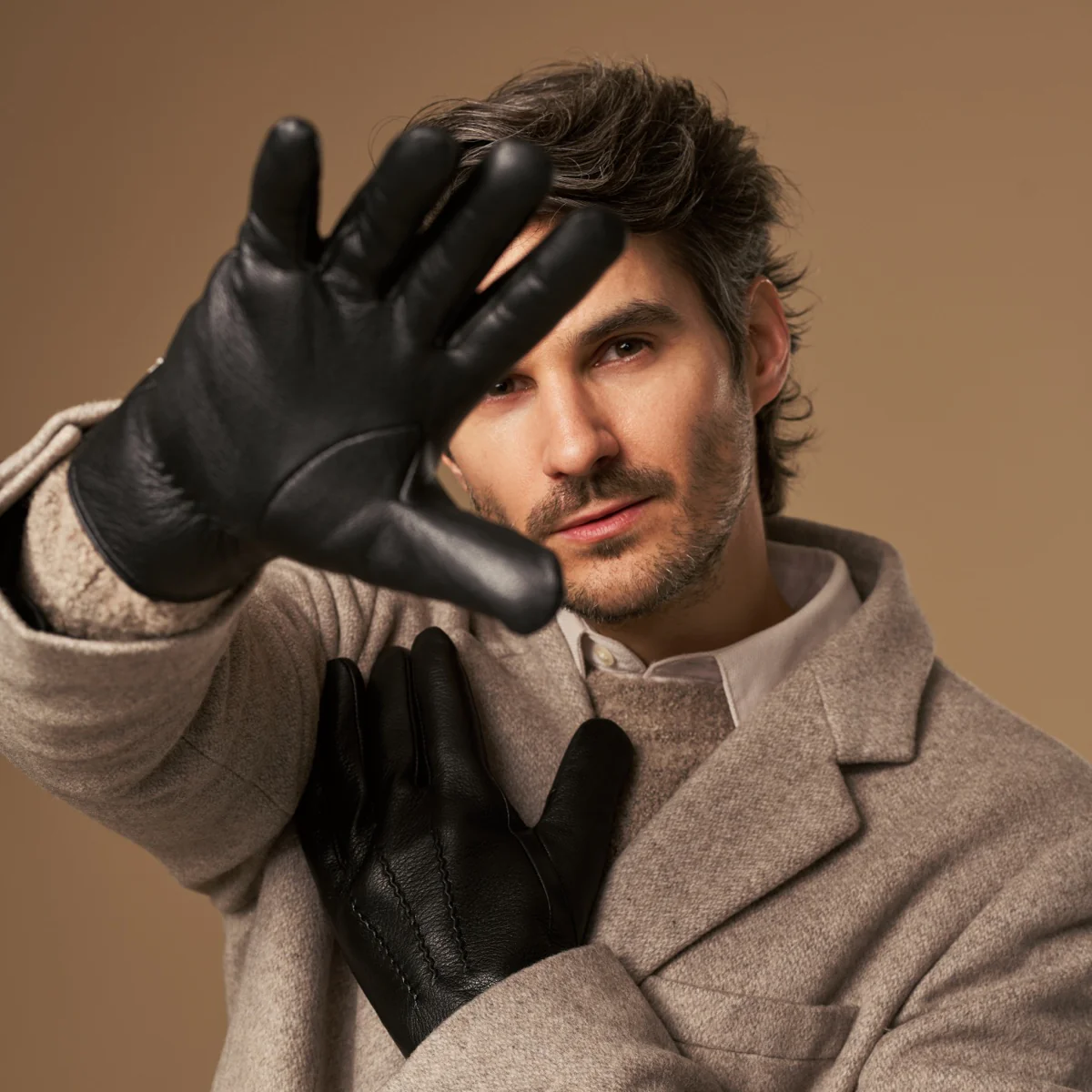 Hunter (black) – Goatskin leather gloves with lambswool lining & touchscreen feature - Image 11