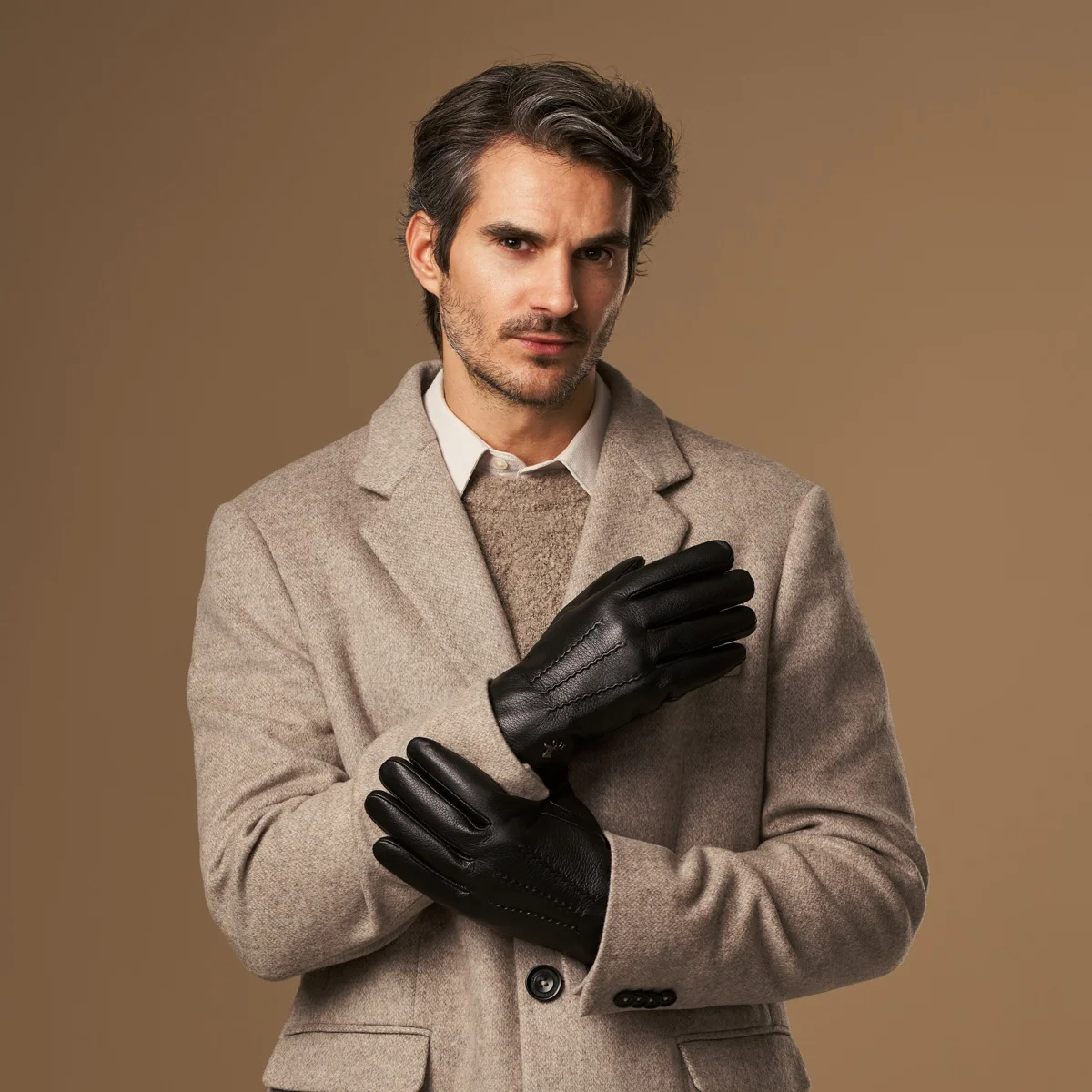 Hunter (black) – Goatskin leather gloves with lambswool lining & touchscreen feature - Image 7