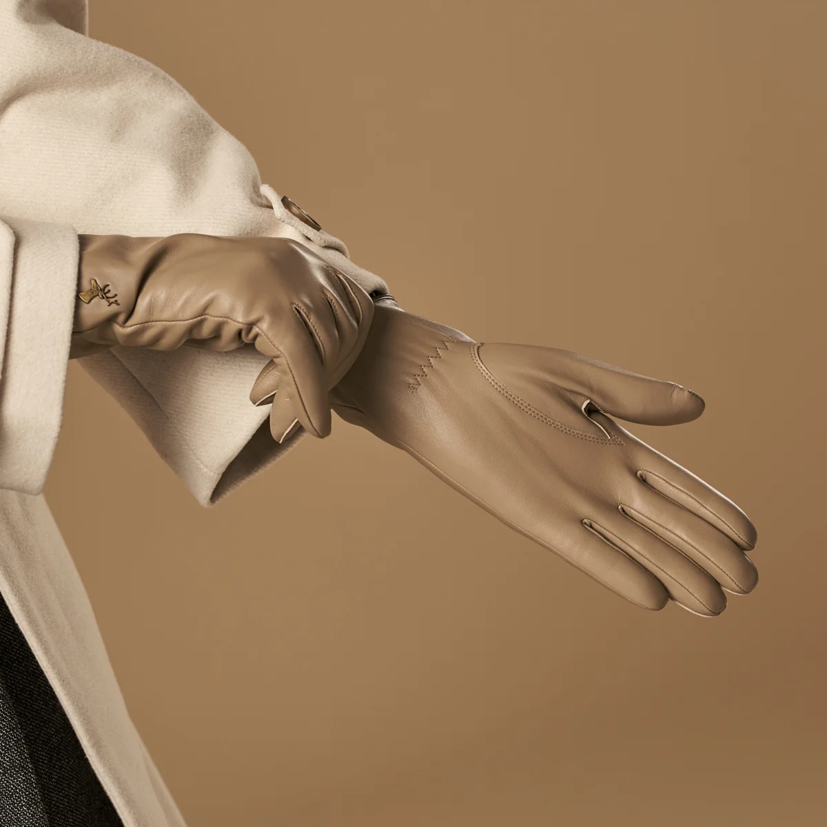 Ivy (beige) – Sheepskin leather gloves with wool/cashmere lining & touchscreen feature - Image 8
