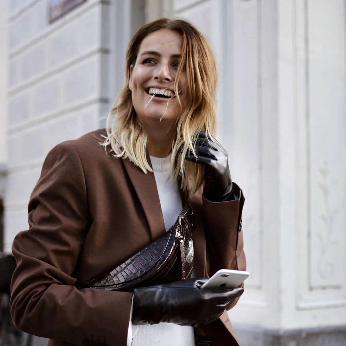 Ivy (black) – Sheepskin leather gloves with wool/cashmere lining & touchscreen feature - Image 10