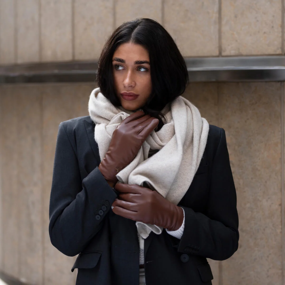 Ivy (brown) - Sheepskin leather gloves with wool/cashmere lining & touchscreen feature - Image 7
