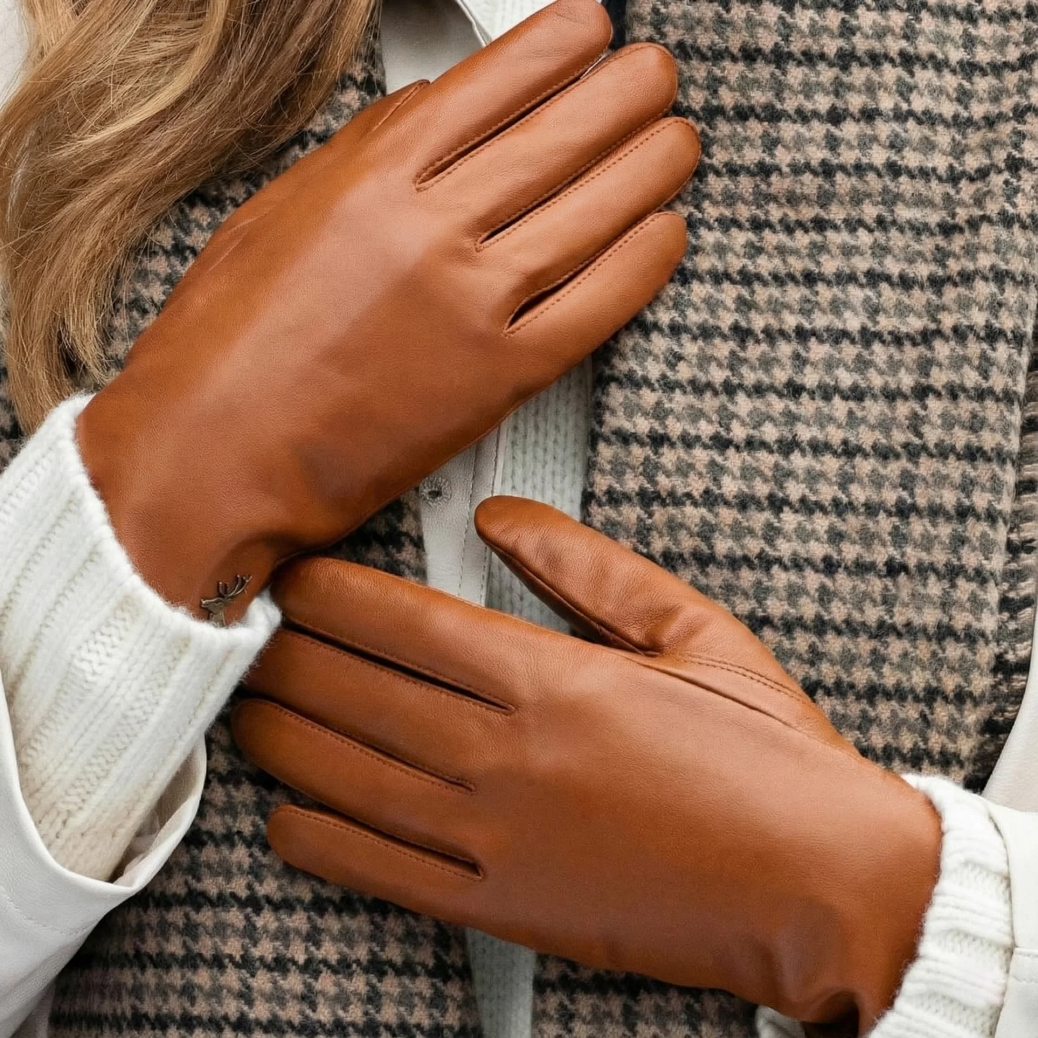 Ivy (cognac) - Sheepskin leather gloves with wool/cashmere lining & touchscreen feature - Image 9