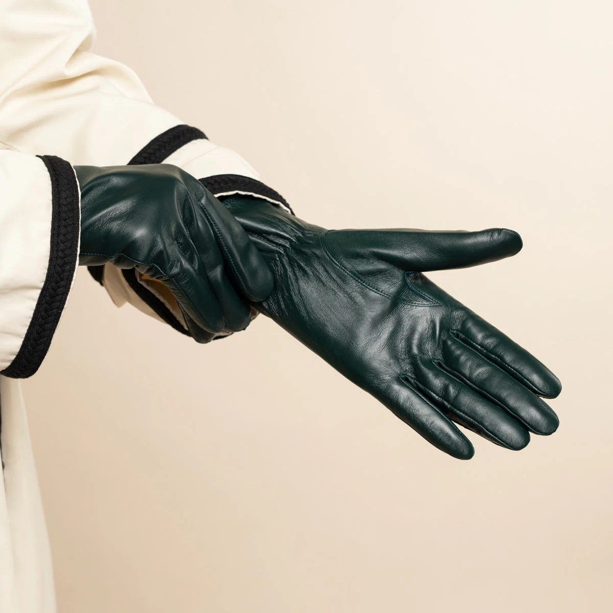 Ivy (dark green) - Sheepskin leather gloves with wool/cashmere lining & touchscreen feature - Image 8