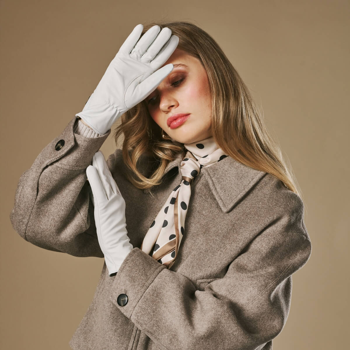 Ivy (white) – Sheepskin leather gloves with wool/cashmere lining & touchscreen feature - Image 10