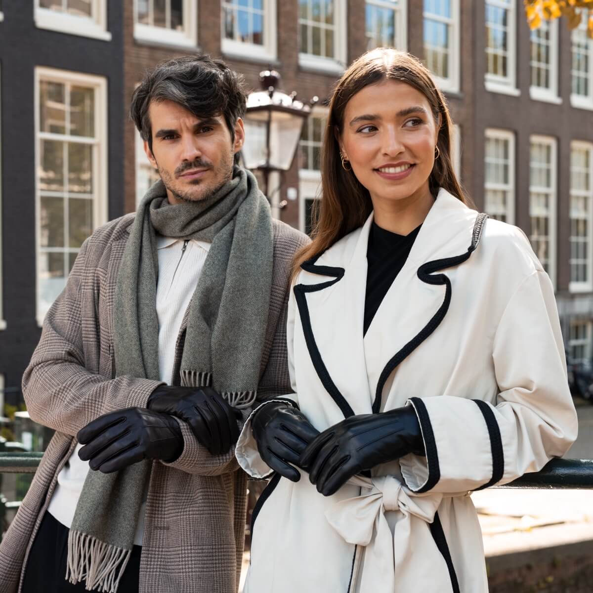 James (black) - Classic sheepskin leather gloves with luxurious cashmere lining & touchscreen feature - Image 12