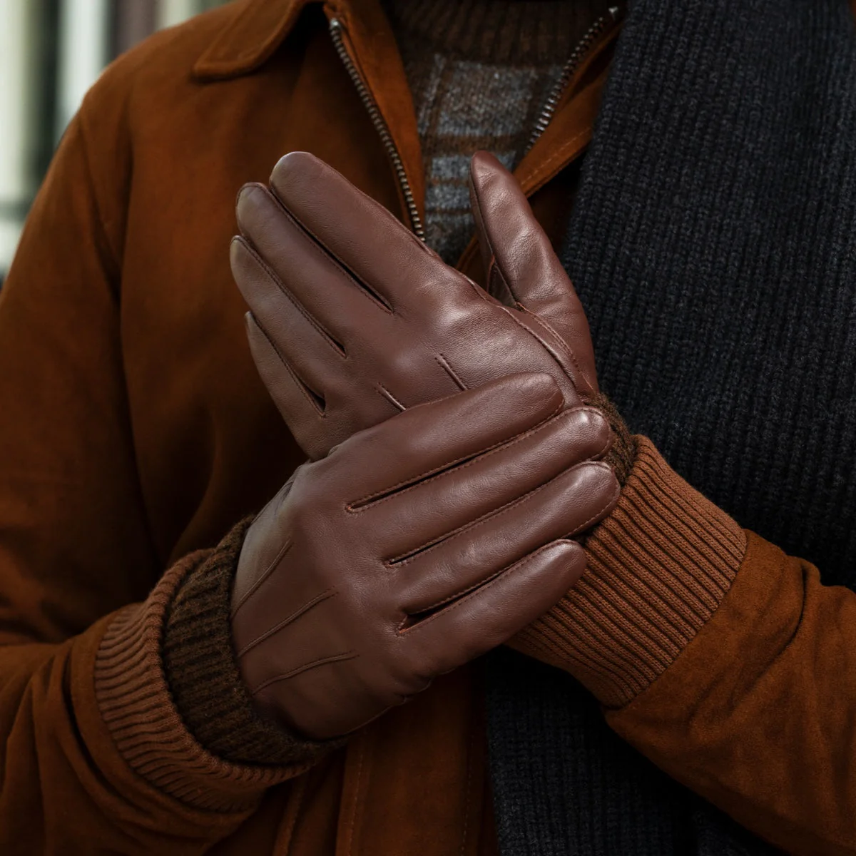 James (brown) - Classic sheepskin leather gloves with luxurious cashmere lining & touchscreen feature - Image 6