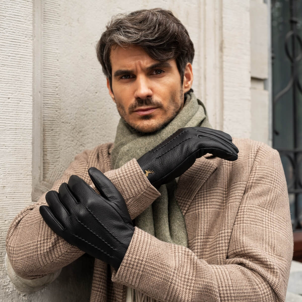 Jaxon (black) - Goatskin leather gloves with luxurious faux fur lining & touchscreen feature - Image 10