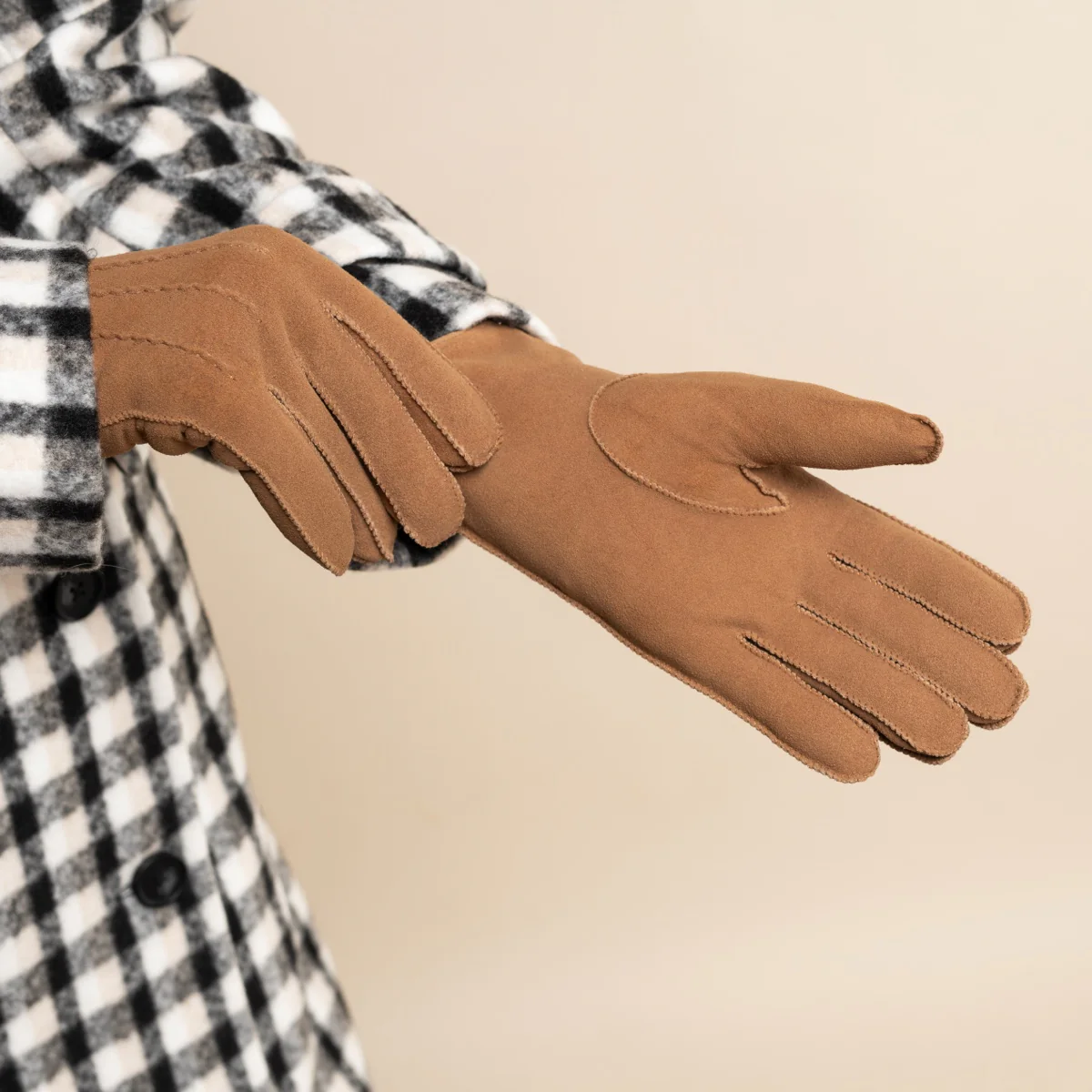 Josie (camel) - Suede goatskin leather gloves with luxurious sheep fur lining - Image 11