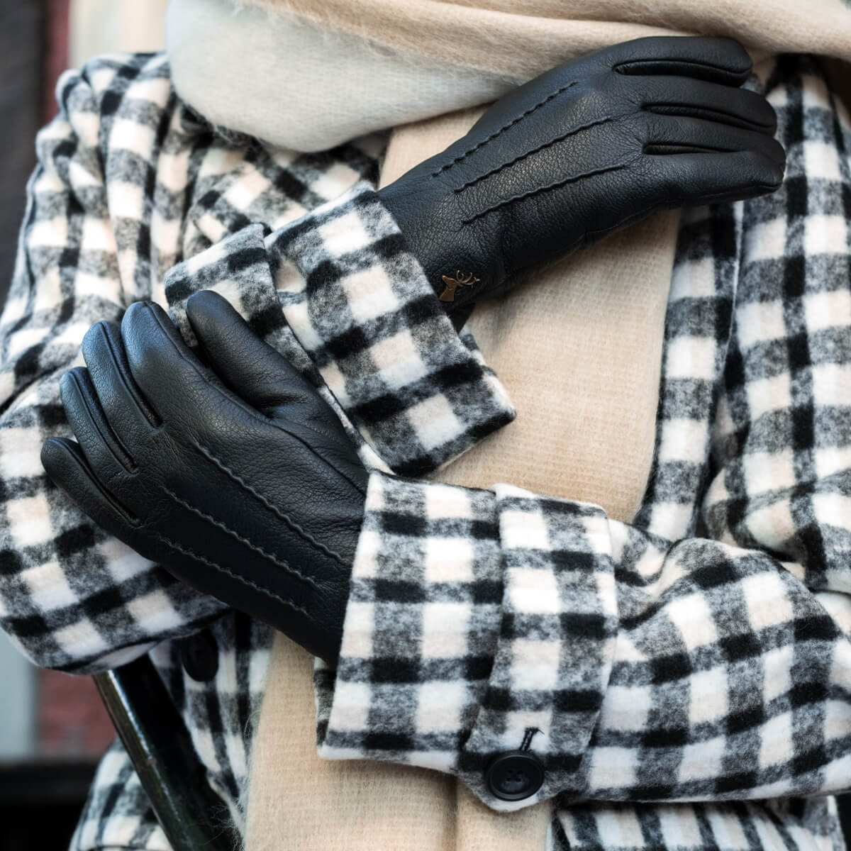 Julia (black) - Goatskin leather gloves with luxury faux fur lining & touchscreen feature - Image 10