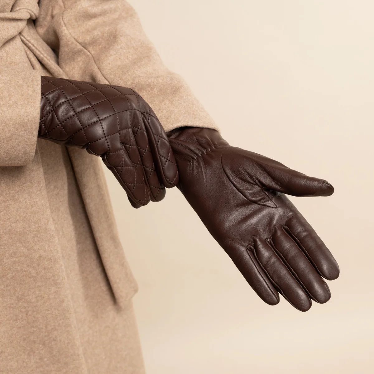Kira (brown) - Sheepskin leather gloves with wool/cashmere lining & touchscreen feature - Image 13