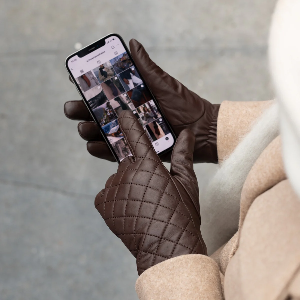 Kira (brown) - Sheepskin leather gloves with wool/cashmere lining & touchscreen feature - Image 7