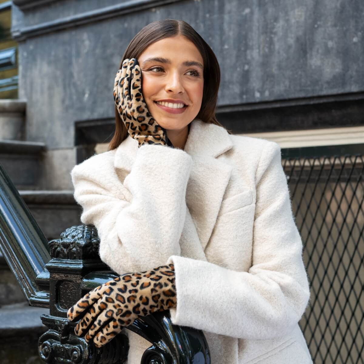 Leopard (yellow) - Sheepskin leather gloves with warm fleece lining & touchscreen feature - Image 8