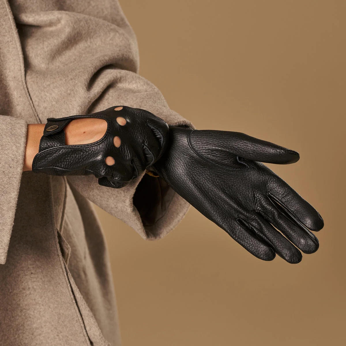 Marley (black) – Luxurious women's driving gloves made of American deerskin leather - Image 6