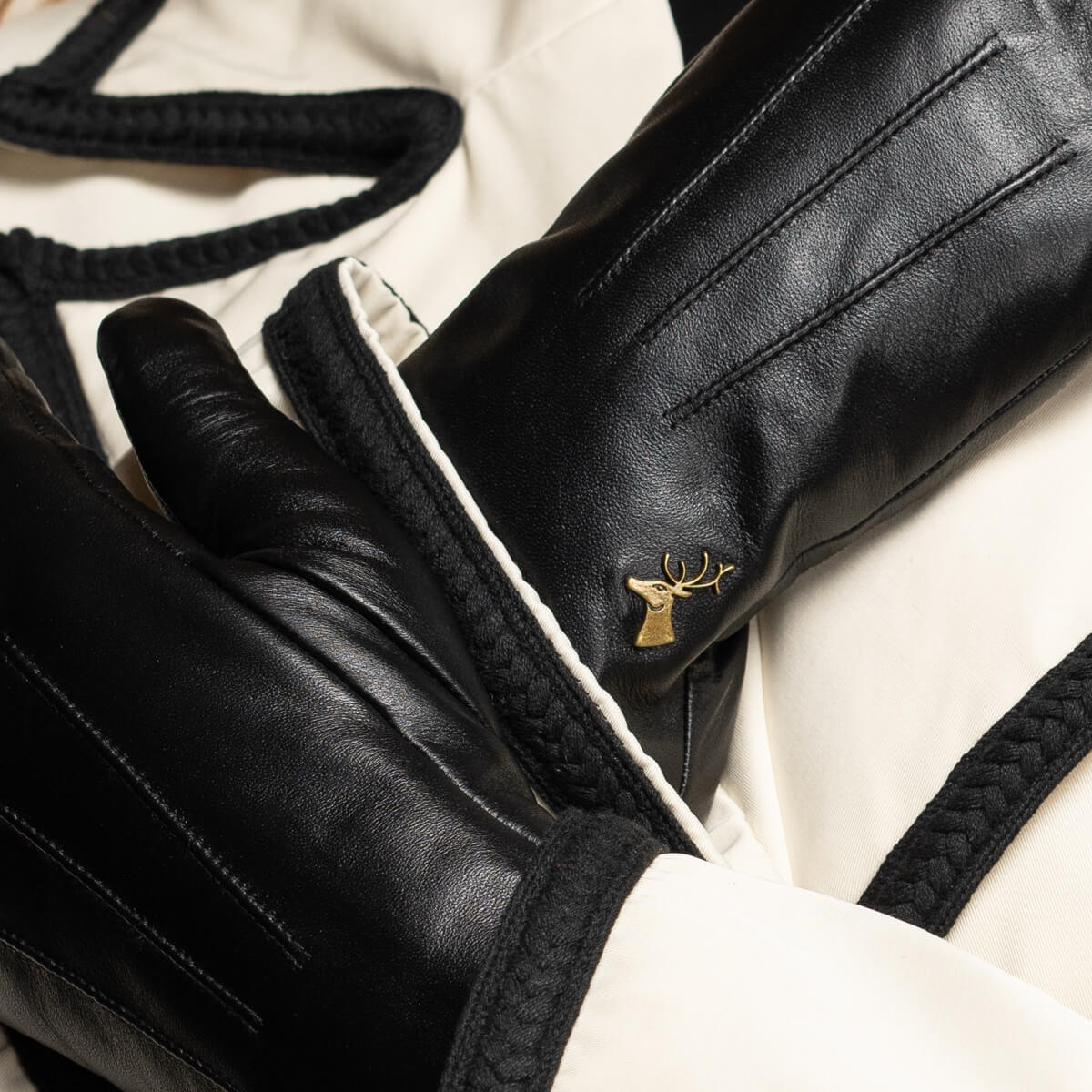 Olivia (black) – Sheepskin gloves with luxurious faux fur lining & touchscreen feature - Image 10