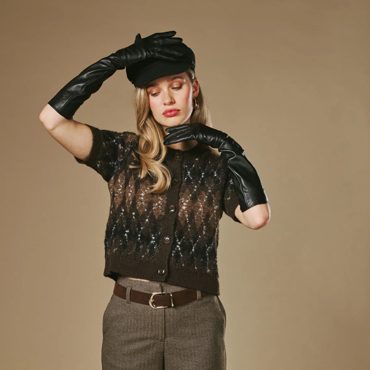 Rosemary (black) - Extra long gloves from lambskin leather with silk lining and touchscreen feature - Image 10