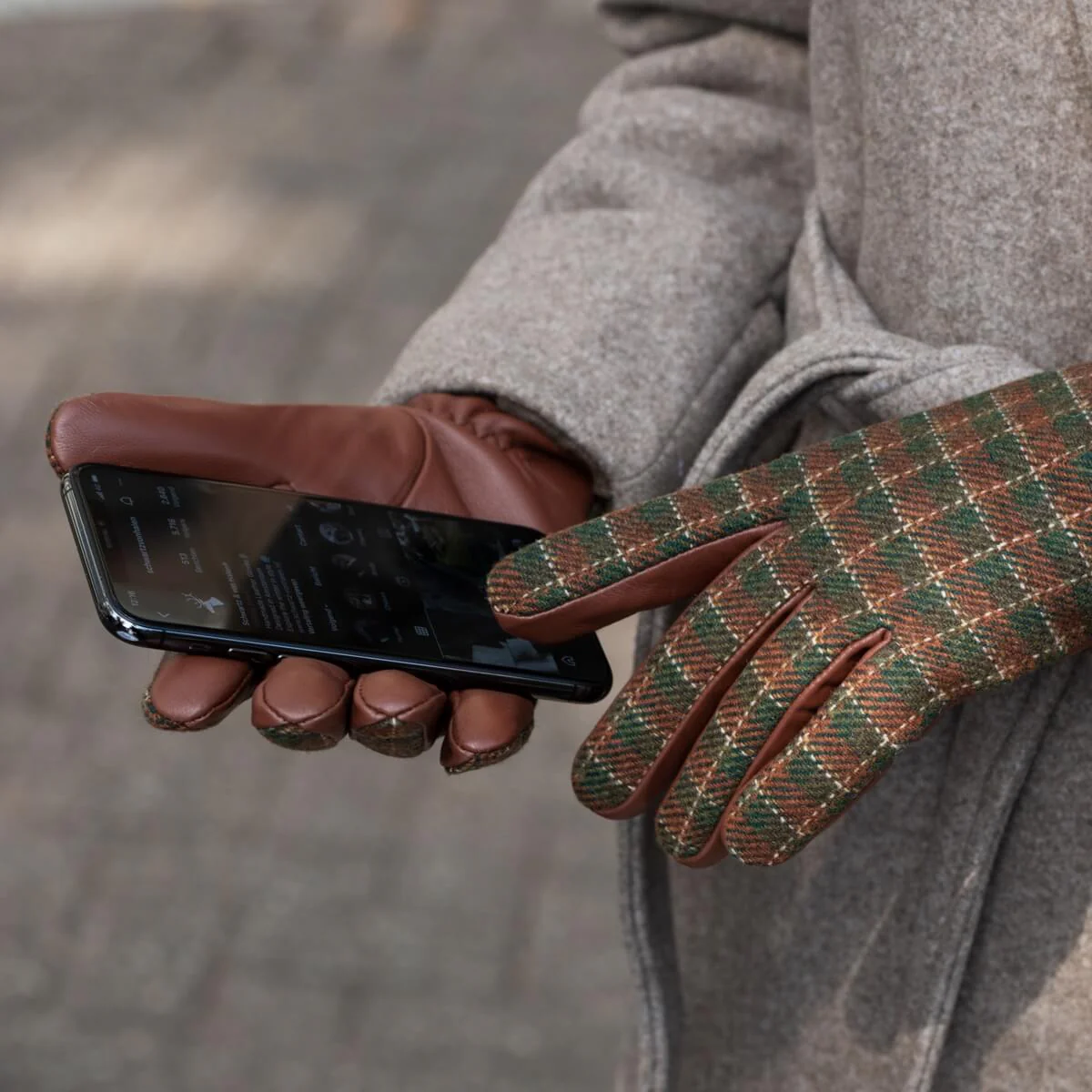 Rosie - Sheepskin leather gloves with fleece lining & touchscreen feature - Image 6
