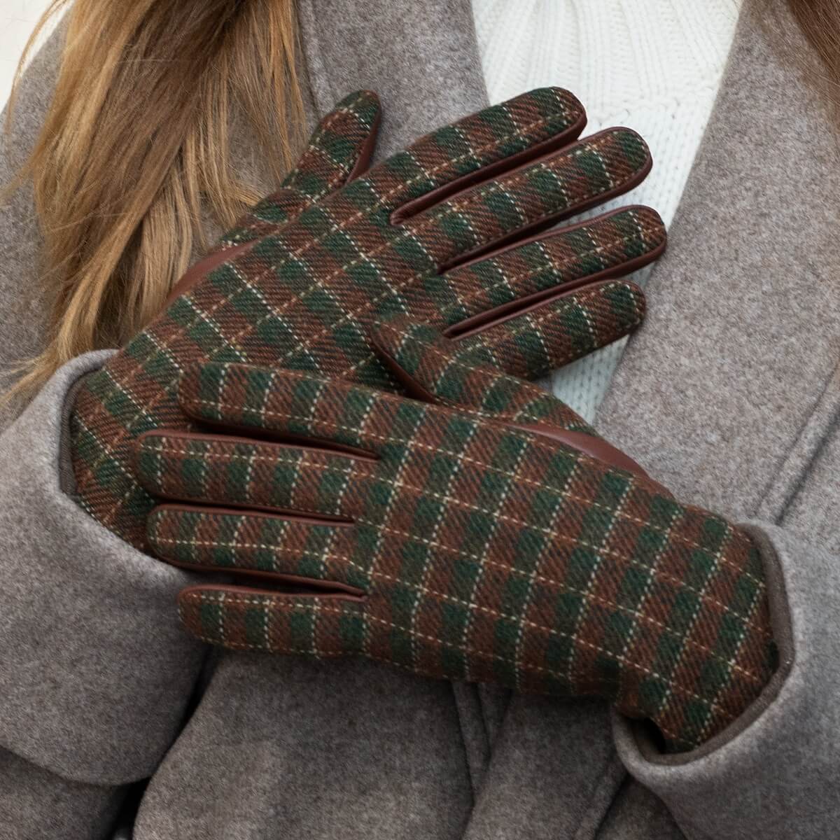 Rosie - Sheepskin leather gloves with fleece lining & touchscreen feature - Image 7