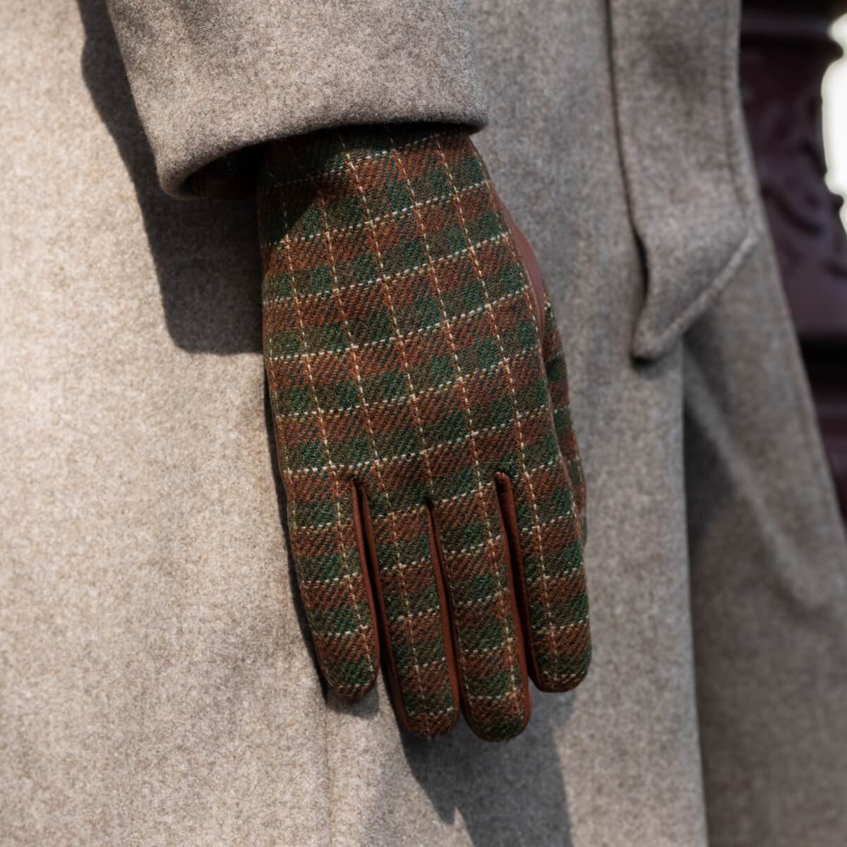 Rosie - Sheepskin leather gloves with fleece lining & touchscreen feature - Image 8