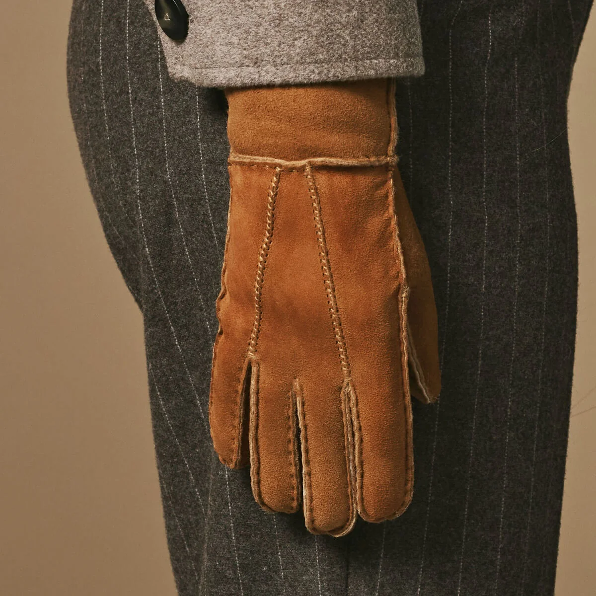 Roxanne (camel) - Women’s patchwork sheepskin gloves with warm sheep fur lining - Image 4