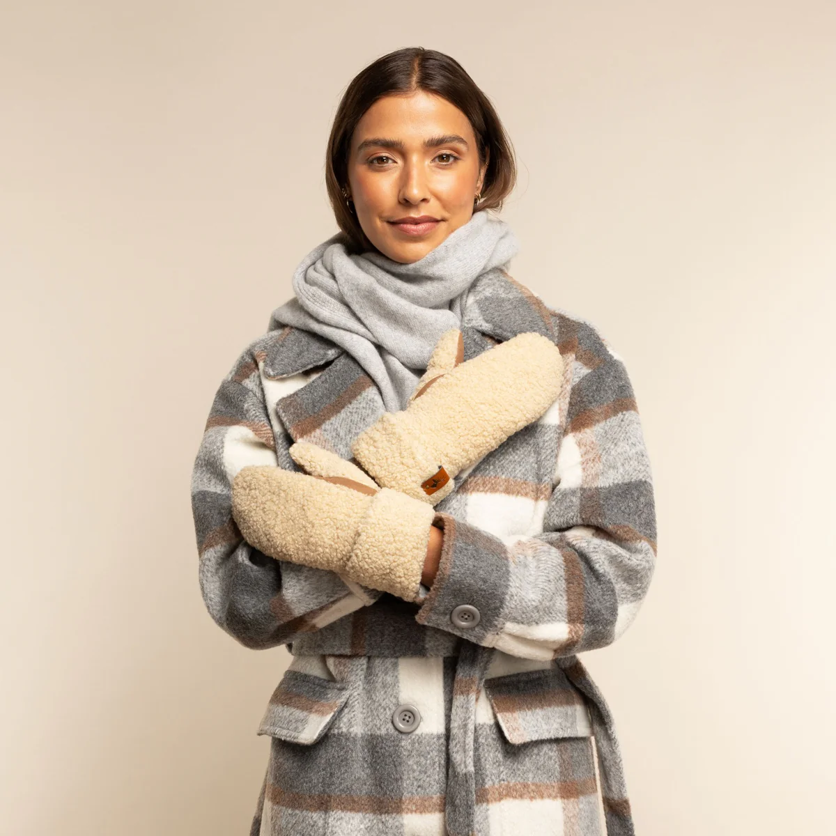 Sophia (beige) - Suede teddy mittens with warm faux fur lining - Image 6