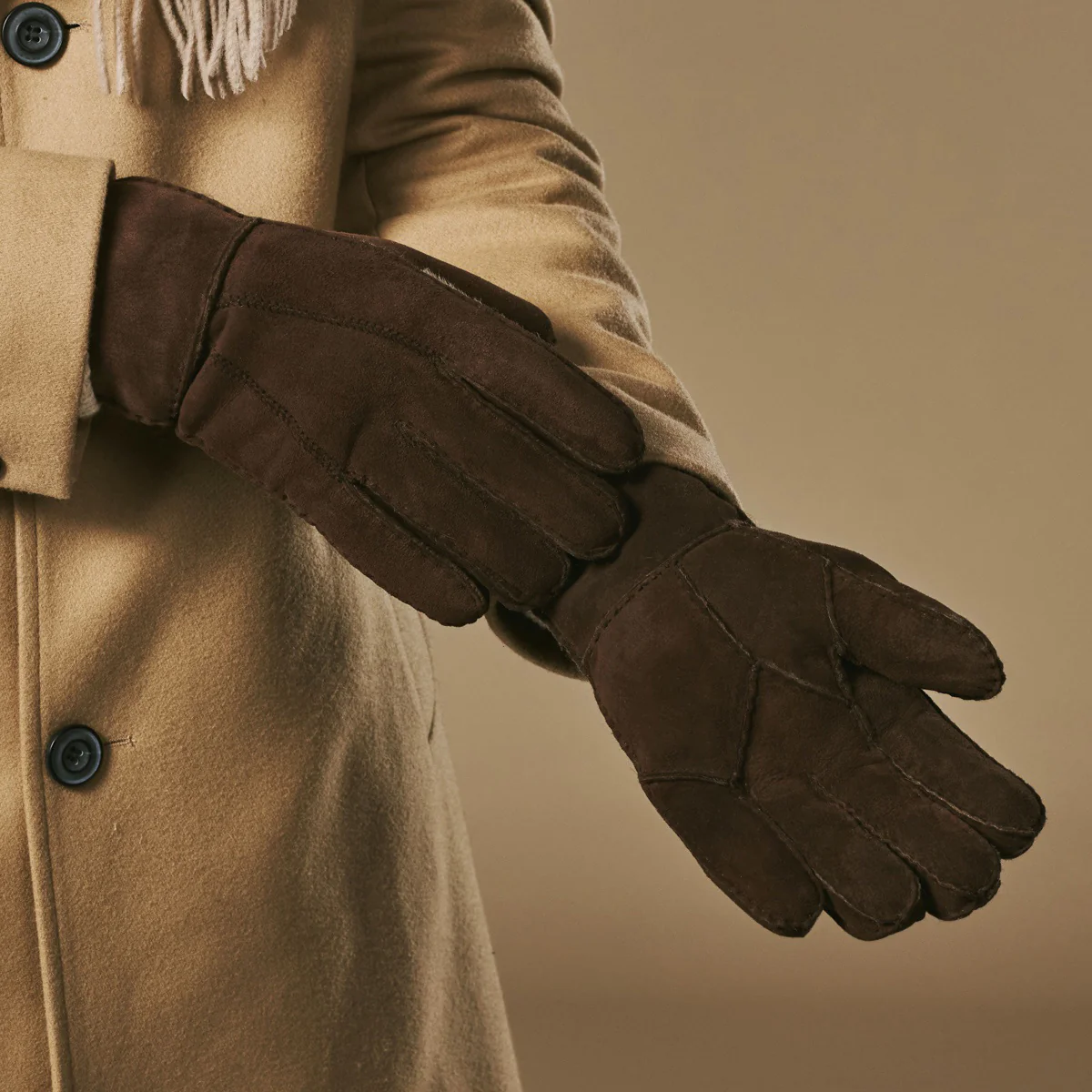 Taylor (brown) - Men's patchwork sheepskin gloves with warm sheep fur lining - Image 6