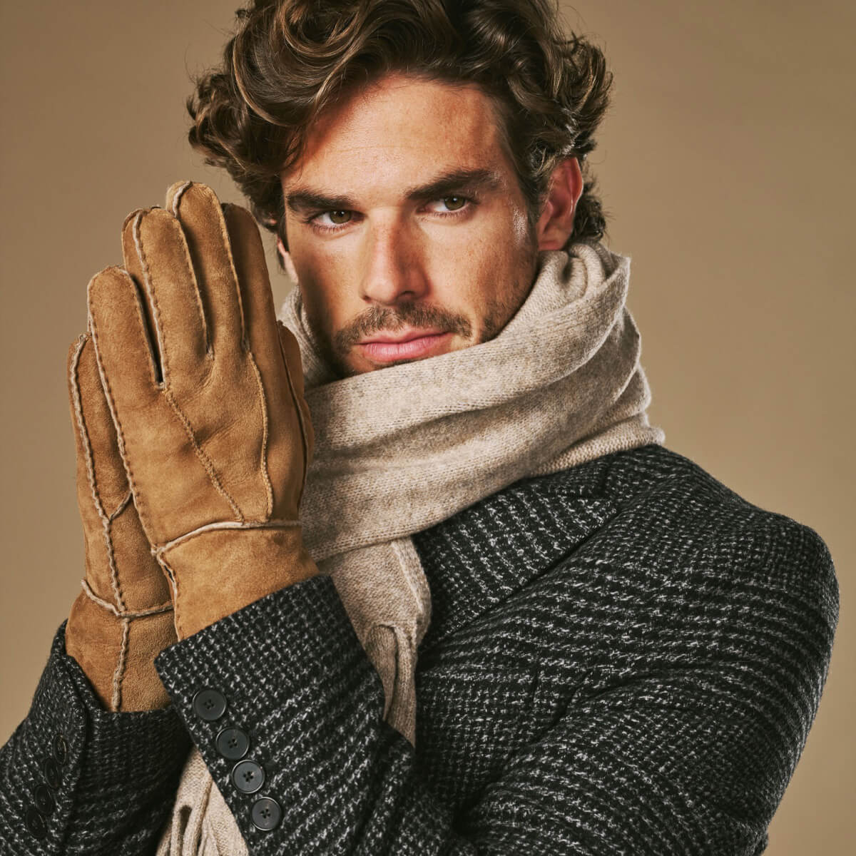 Taylor (camel) - Men's patchwork sheepskin gloves with warm sheep fur lining - Image 4
